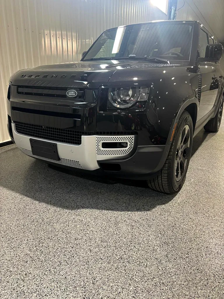 لاند روفر ديفندر 2025